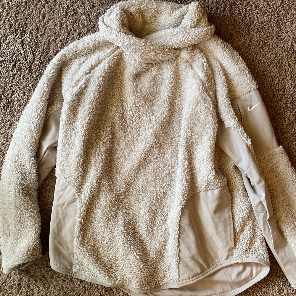 FURRY NIKE SWEATER SUPER CUTE ‼️ SALE ‼️